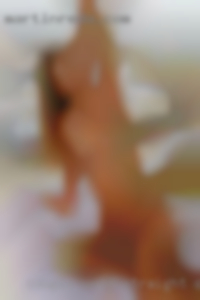 Couple wold straight clubs or Bi curious.